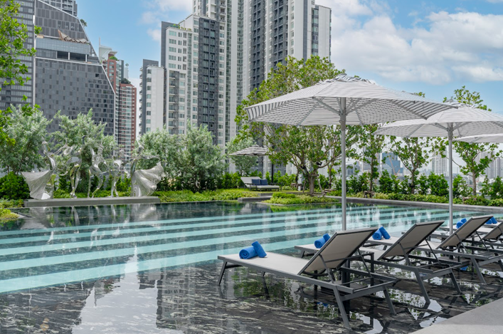 a serene swimming pool